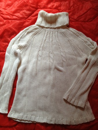 n°1 : pull blanc taille 40/42 à 3.50€